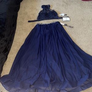 NEVER WORN BEFORE with tags Navy Blue 2 Piece prom dress!! || Size 7 Prom Dress